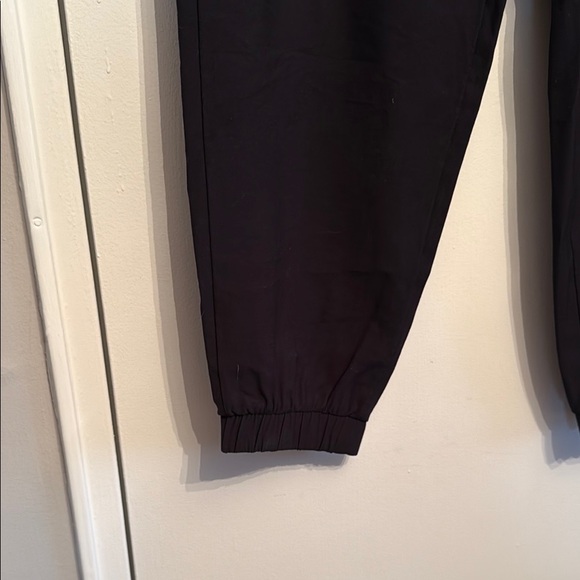 Women’s  Black Cargo Pants - Picture 2 of 2